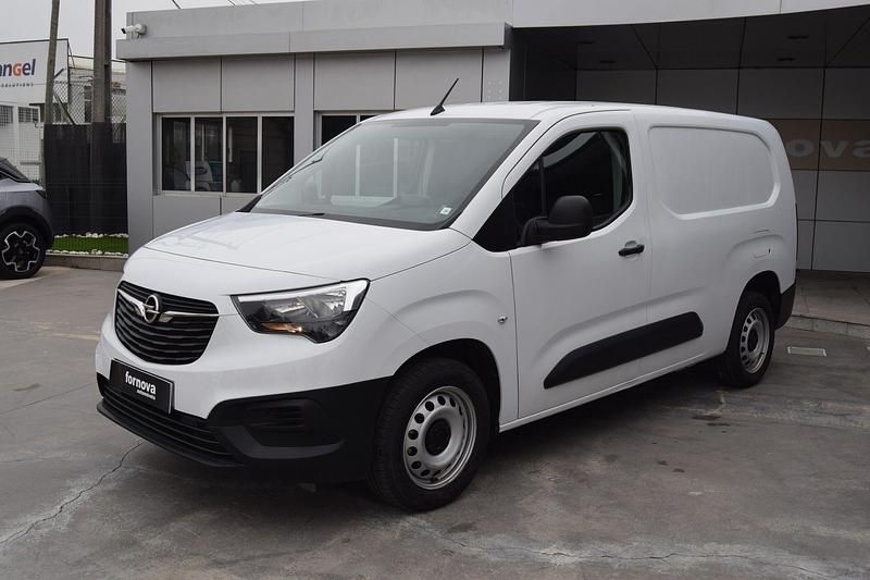 Branco Usado 2023 Opel Combo Monovolume | € 19.900 (Caro) - Imagem 1/4