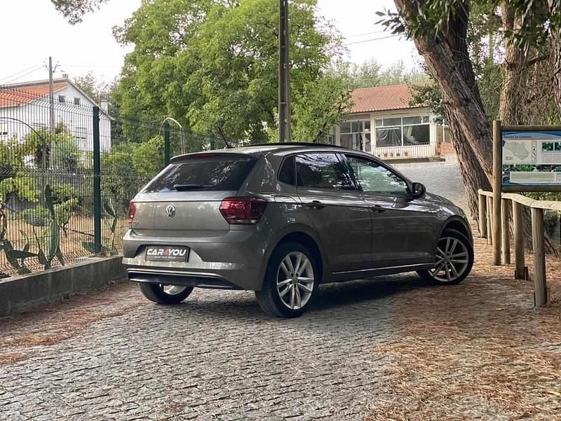 Usado VW Polo 95 HP (69 kW) 2018 Cinzento Citadino