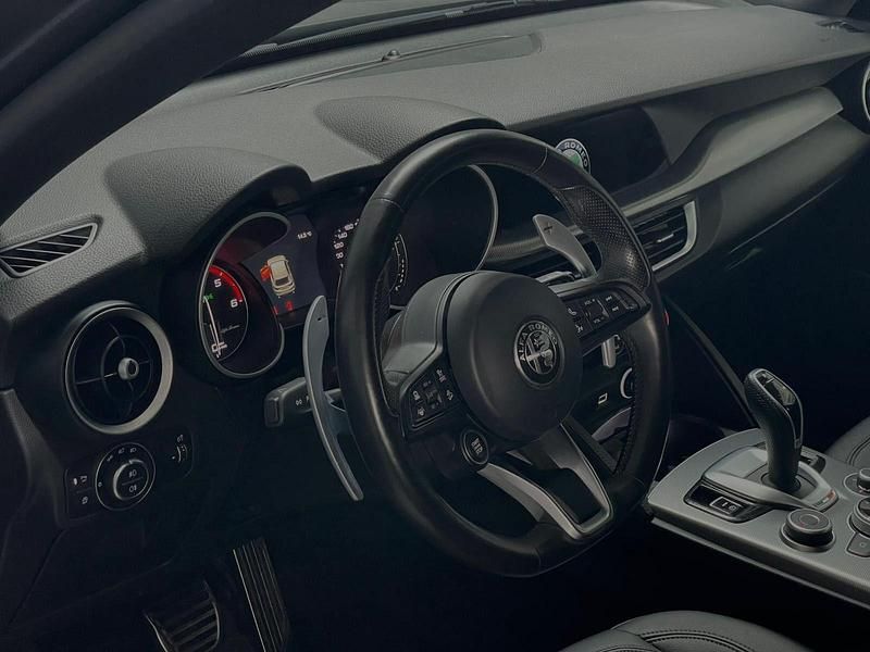 Usado Alfa Romeo Stelvio Sprint 160 HP (117 kW) 2022 Cinza SUV