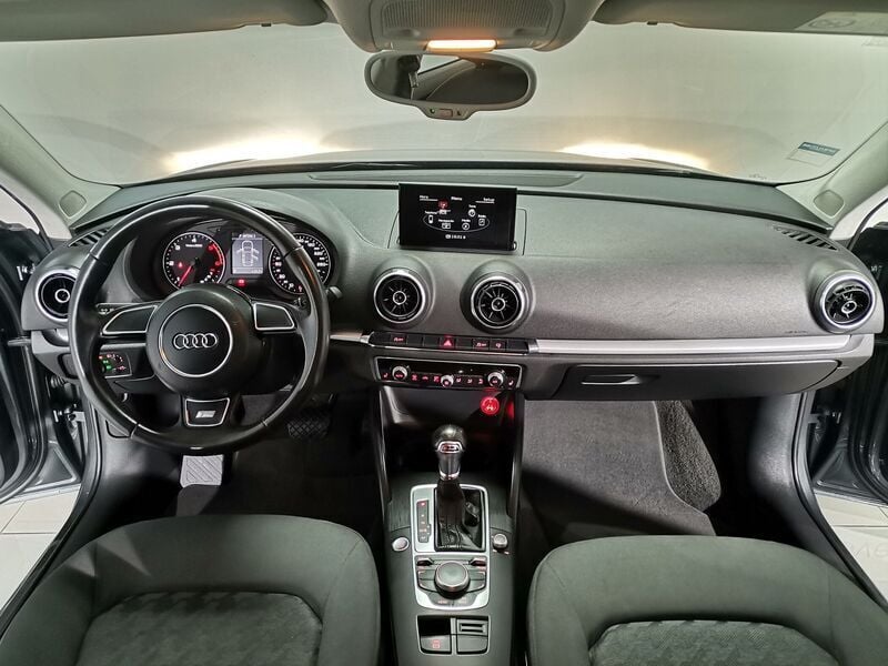 Usado Audi A3 Attraction 110 HP (80 kW) 2014 Cinza Citadino