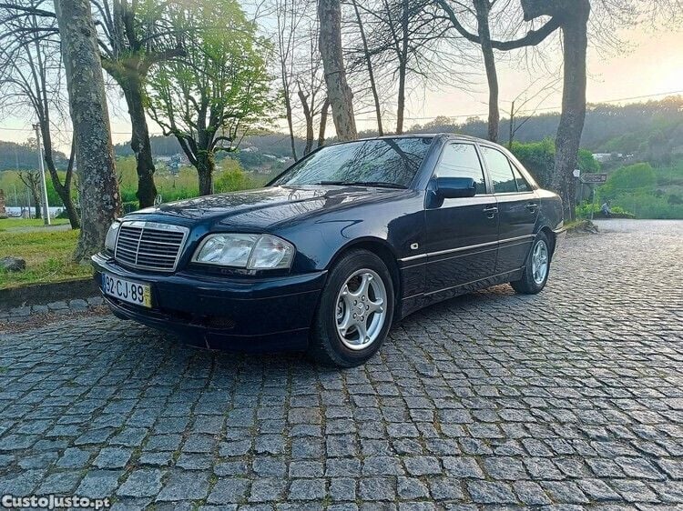 Azul Usado 1998 Mercedes C200 Sedan | € 3.990 - Imagem 1/1