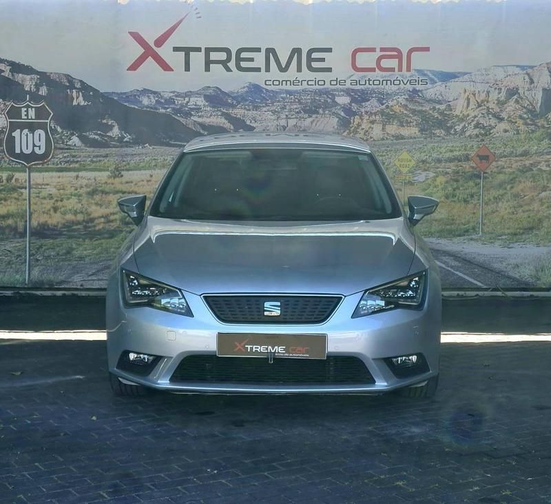 Usado Seat Leon Ecomotive 110 HP (80 kW) 2014 Cinzento Sedan