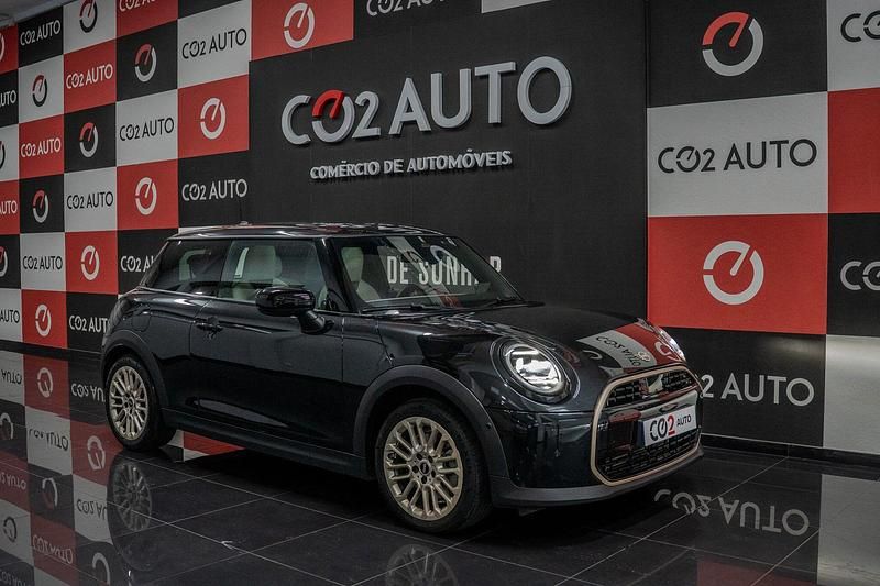 Preto Usado 2024 Mini Cooper Favoured Citadino | € 33.000 (Preço justo) - Imagem 1/4