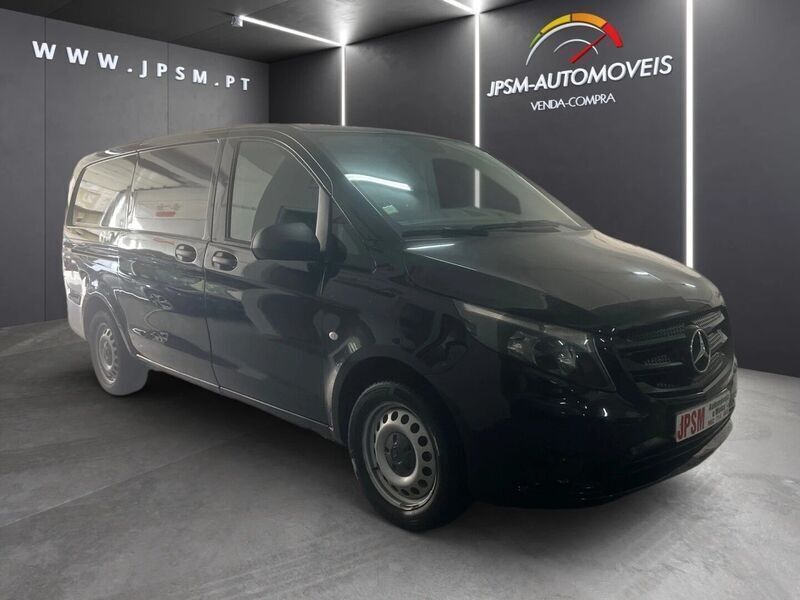 Usado Mercedes e-Vito 44 kW (60 HP) 2020 Preto Monovolume