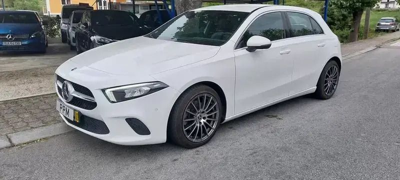 Branco Usado 2019 Mercedes 180 Sedan | € 24.900 - Imagem 1/4