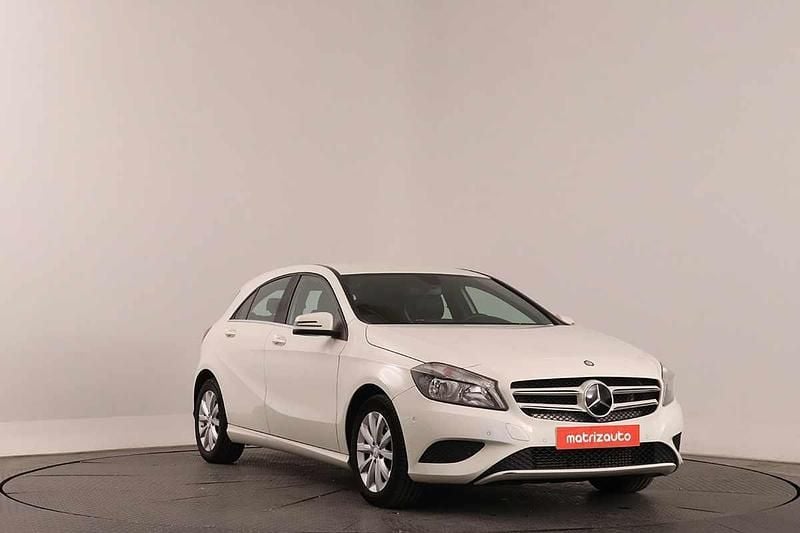 Branco Usado 2015 Mercedes A160 Citadino | € 18.999 (Preço elevado) - Imagem 1/4