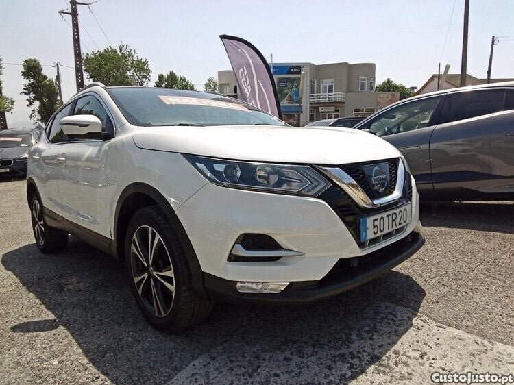 Branco Usado 2017 Nissan Qashqai N-Connecta SUV | € 17.900 (Preço justo) - Imagem 1/1
