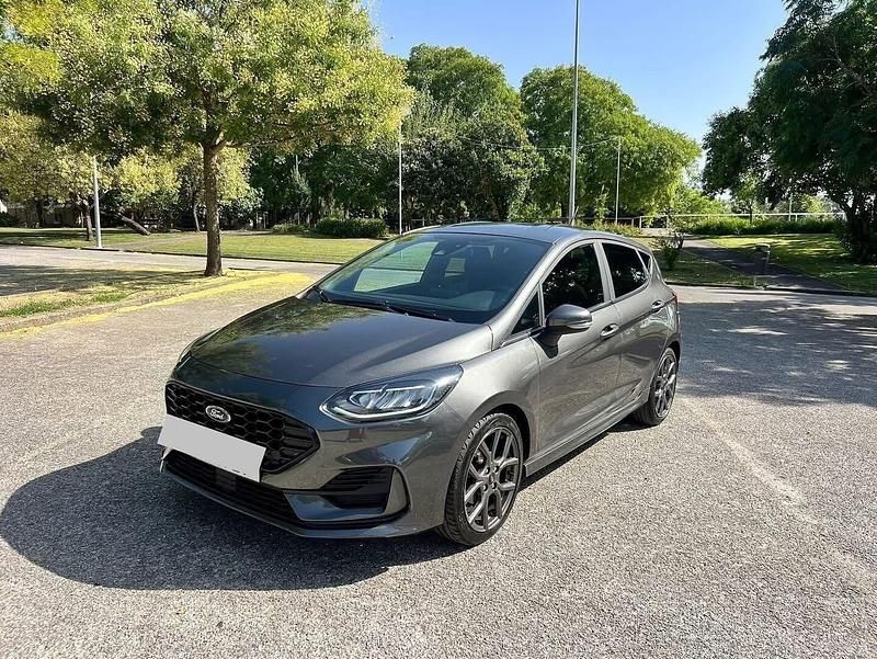 Cinza Usado 2022 Ford Fiesta ST-Line Citadino | € 15.500 (Preço justo) - Imagem 1/4