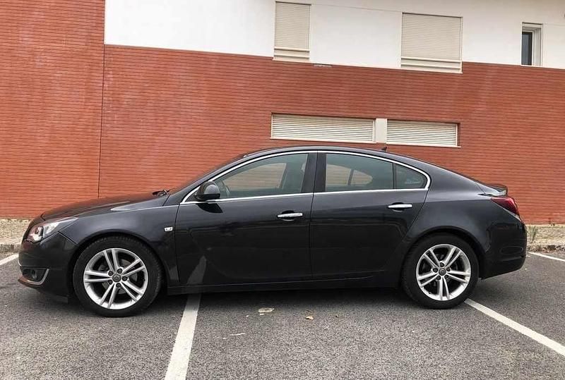 Usado Opel Insignia 140 HP (102 kW) 2014 Preto