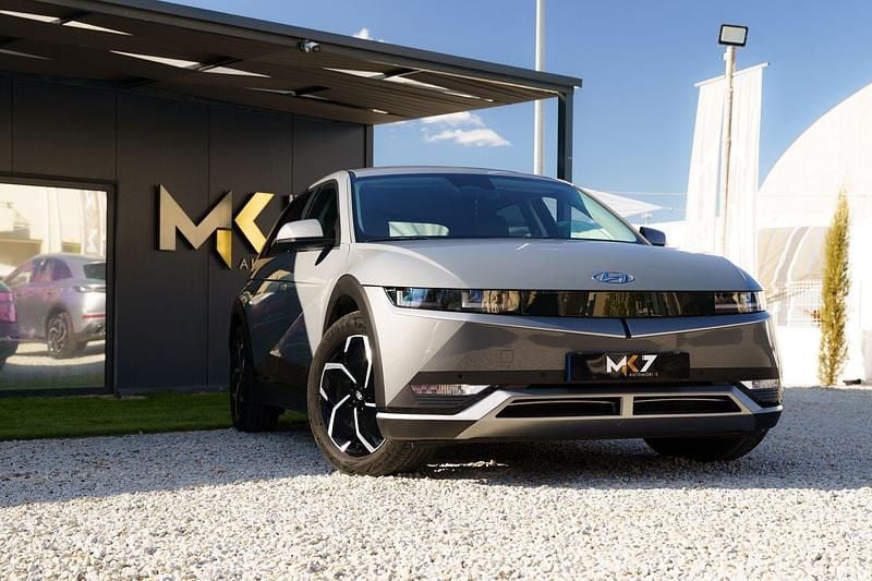 Cinza Usado 2022 Hyundai Ioniq 6 Sedan | € 27.990 - Imagem 1/4