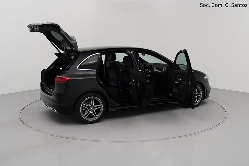Usado Mercedes B180 AMG 116 HP (85 kW) 2023 Preto Monovolume