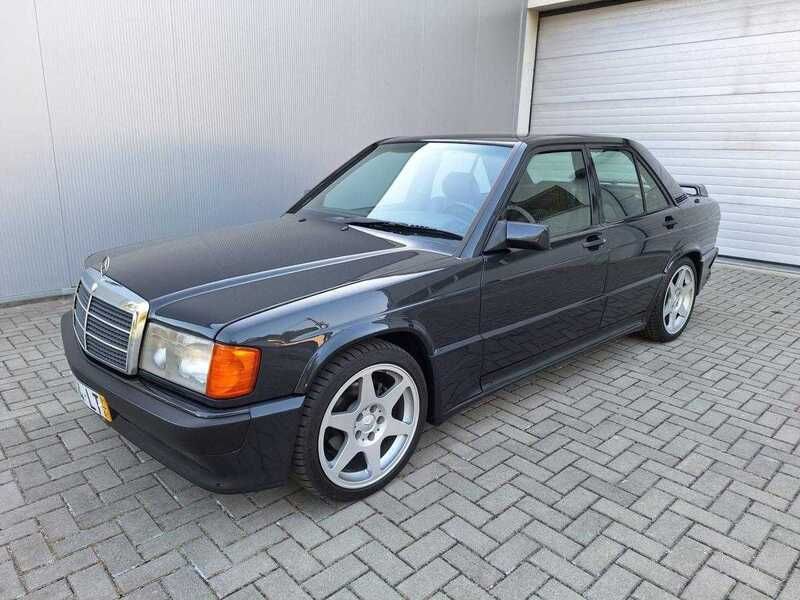 Cinzento Usado 1991 Mercedes 190 | € 39.500 - Imagem 1/4