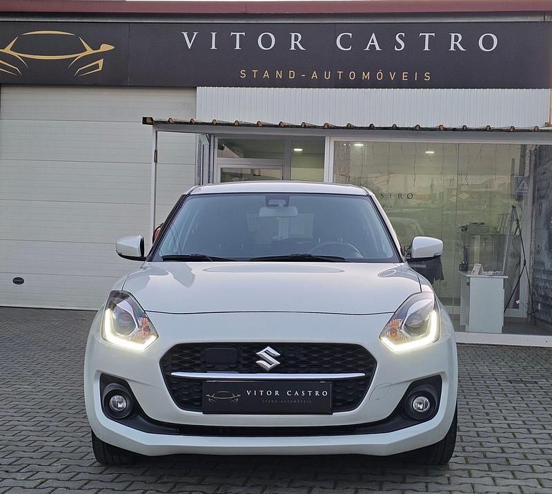 Usado Suzuki Swift Comfort+ 82 HP (60 kW) 2023 Branco Citadino