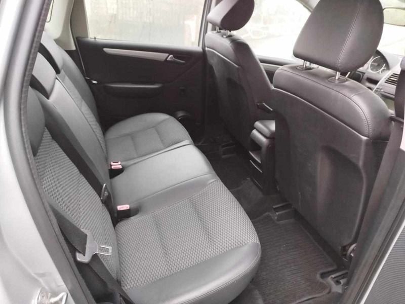 Usado Mercedes A180 109 HP (80 kW) 2010 Cinzento Citadino