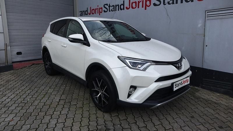 Branco Usado 2016 Toyota Auris Comfort SUV | € 21.750 - Imagem 1/4