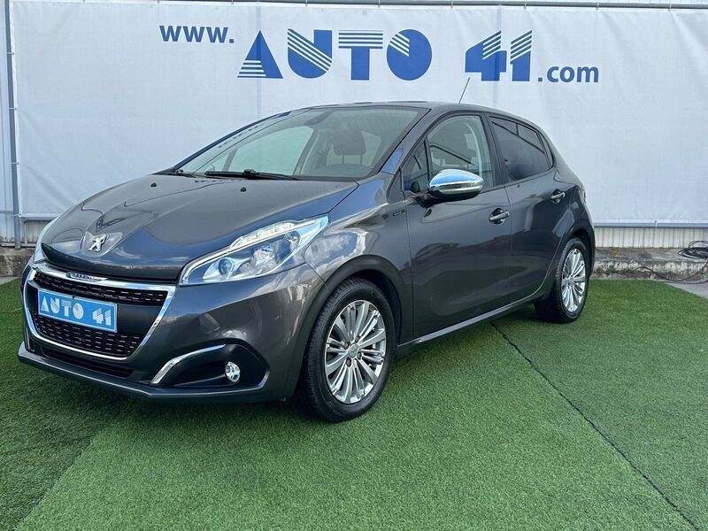 Cinza Usado 2019 Peugeot 208 Signature Sky Citadino | € 13.450 (Super Preço) - Imagem 1/4