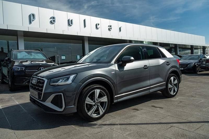 Cinza Usado 2021 Audi Q2 Advanced SUV | € 27.990 - Imagem 1/4