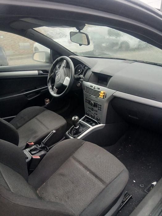 Usado Opel Astra GTC 90 HP (66 kW) 2006