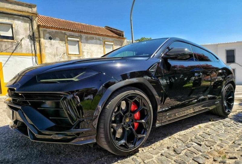 Preto Usado 2023 Lamborghini Urus SUV | € 450.000 - Imagem 1/4