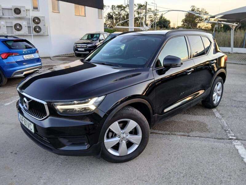 Preto Usado 2021 Volvo XC40 Momentum SUV | € 29.950 (Caro) - Imagem 1/4