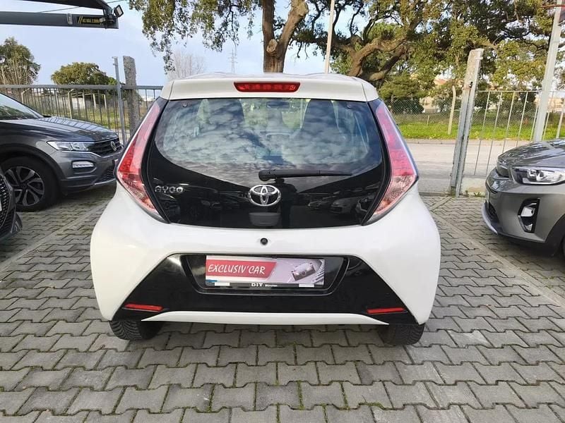 Usado Toyota Aygo X-play 69 HP (50 kW) 2018 Branco Citadino