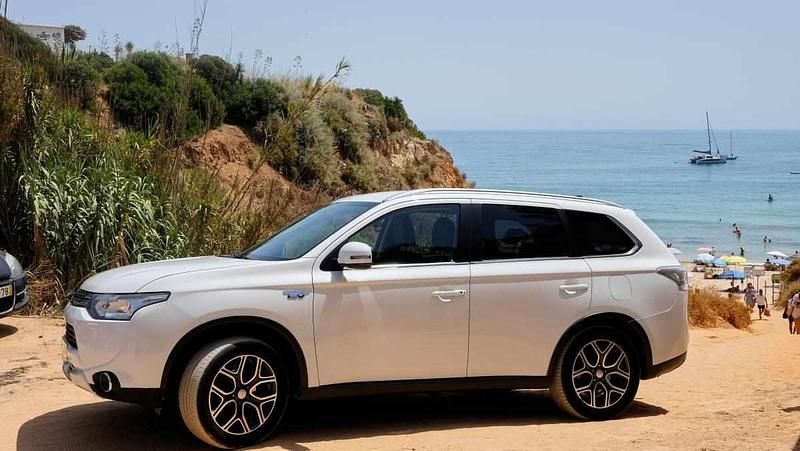 Branco Usado 2015 Mitsubishi Outlander SUV | € 14.750 - Imagem 1/4