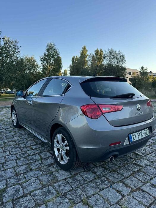 Usado Alfa Romeo Giulietta 105 HP (77 kW) 2011 Sedan