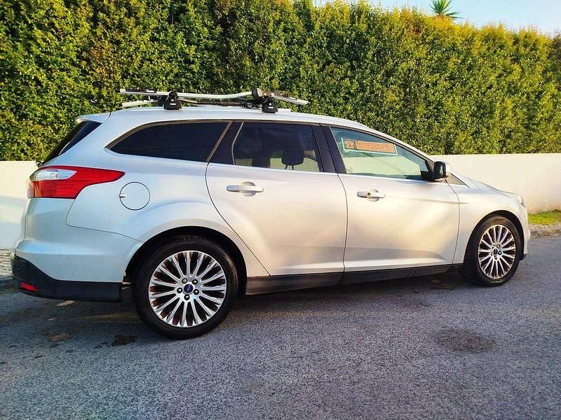 Usado Ford Focus Titanium 116 HP (85 kW) 2013 Cinzento Carrinha