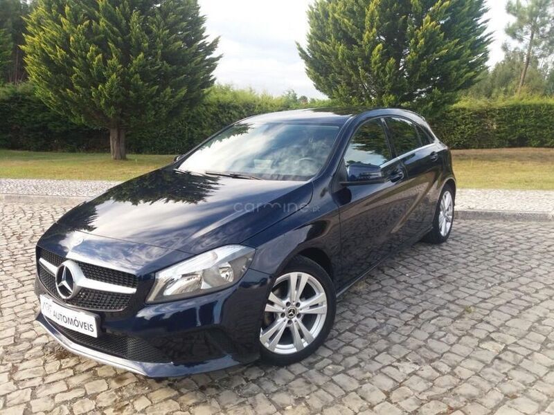 Azul Usado 2017 Mercedes A180 Style | € 26.750 - Imagem 1/1
