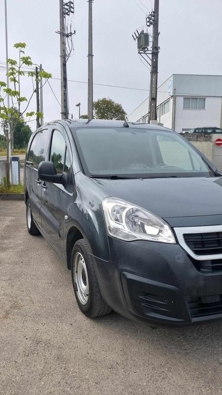 Cinzento Usado 2017 Peugeot Partner Monovolume | € 11.500 (Preço justo) - Imagem 1/2