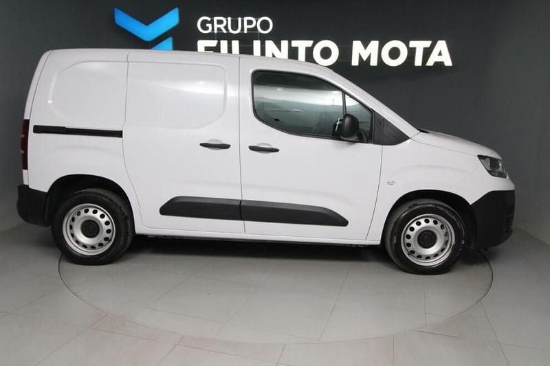 Branco Usado 2023 Fiat Doblò Monovolume | € 16.690 (Preço justo) - Imagem 1/4