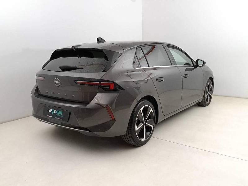 Usado Opel Astra Elegance 131 HP (96 kW) 2023 Cinzento Citadino