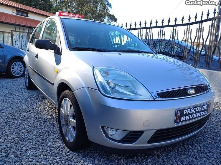 Cinza Usado 2004 Ford Fiesta Citadino | € 3.399 (Preço justo) - Imagem 1/1