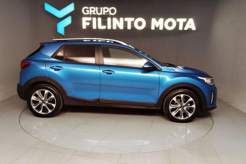 Azul Usado 2024 Kia Stonic SUV | € 17.990 (Preço justo) - Imagem 1/4