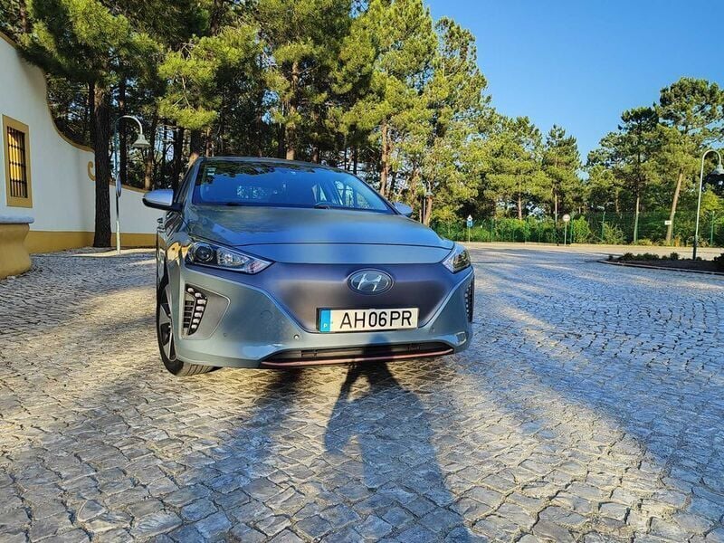 Cinzento Usado 2016 Hyundai Ioniq Sedan | € 9.500 (Super Preço) - Imagem 1/4