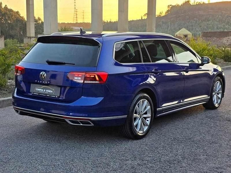 Usado VW Passat 150 HP (110 kW) 2022 Azul Carrinha