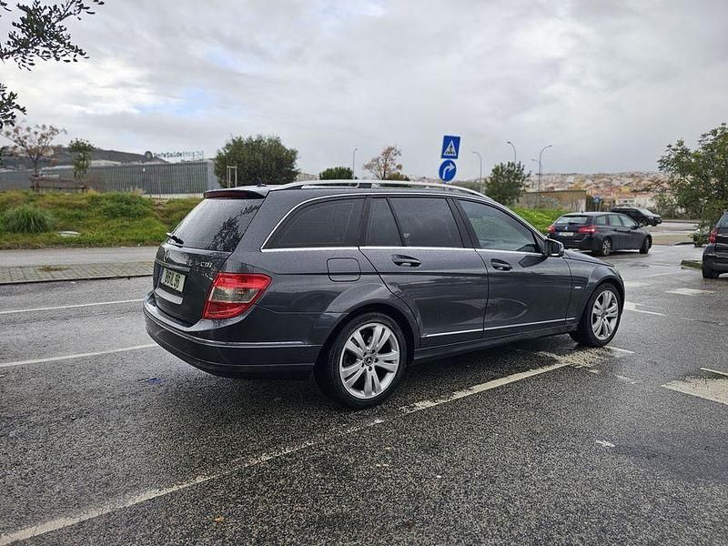 Usado 2009 Mercedes C250 Sedan | € 10.000 - Imagem 1/4
