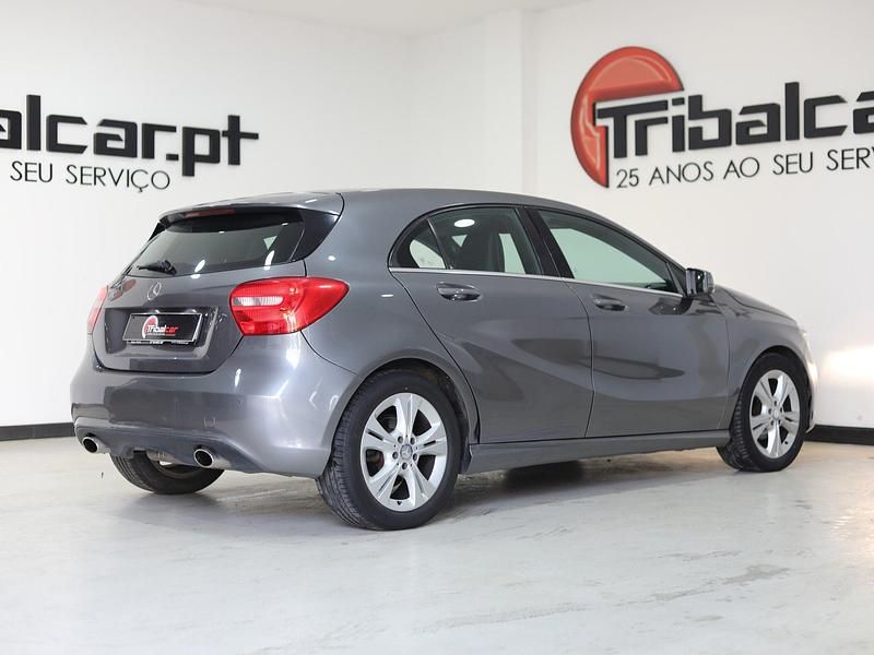 Usado Mercedes A160 90 HP (66 kW) 2014 Cinza