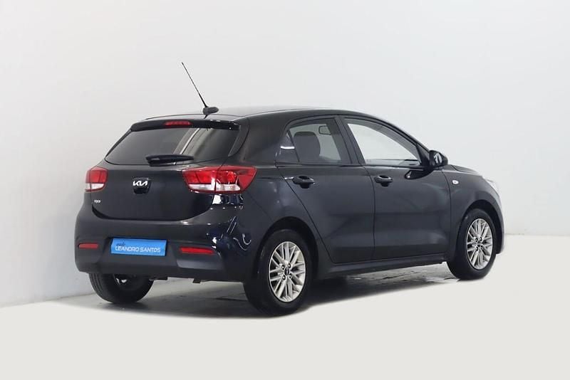 Usado Kia Rio 84 HP (61 kW) 2023 Preto