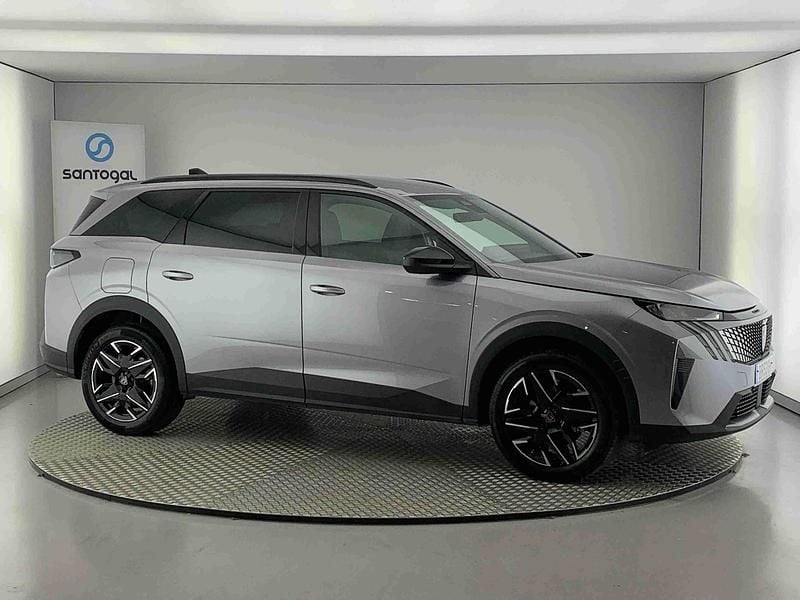 Cinzento Usado 2025 Peugeot 5008 Allure Monovolume | € 36.490 - Imagem 1/4