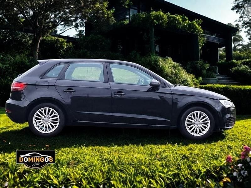 Usado Audi A3 110 HP (80 kW) 2017 Preto Sedan