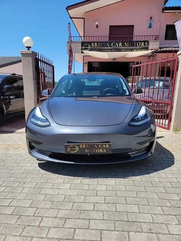 Cinza Usado 2020 Tesla Model 3 Standard Range Plus Sedan | € 28.990 (Preço elevado) - Imagem 1/4