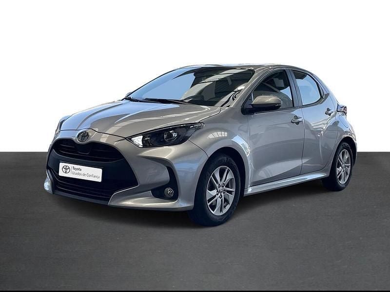 Cinza (pintura metalizada) Usado 2024 Toyota Yaris Comfort | € 24.000 (Preço justo) - Imagem 1/4