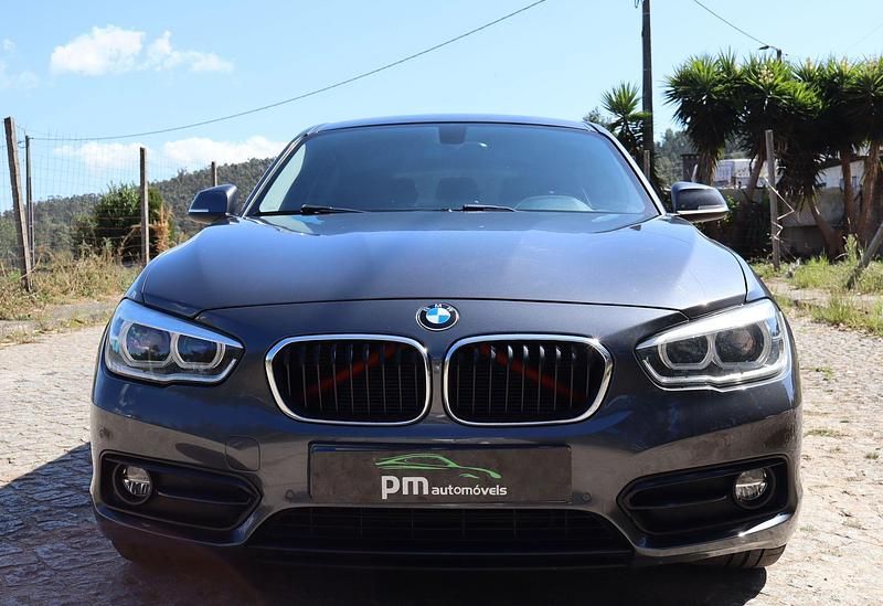 Cinza Usado 2017 BMW 116 Sport Line Citadino | € 15.900 - Imagem 1/4