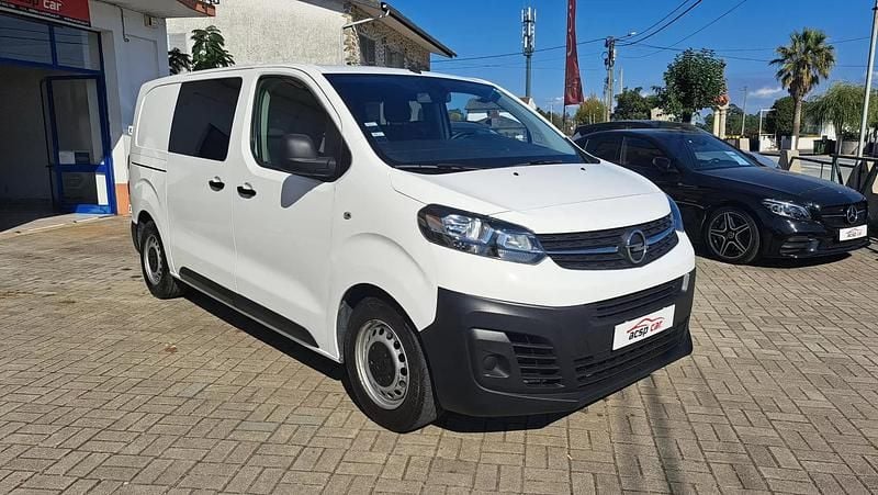 Branco Usado 2022 Opel Vivaro Van | € 28.900 - Imagem 1/4