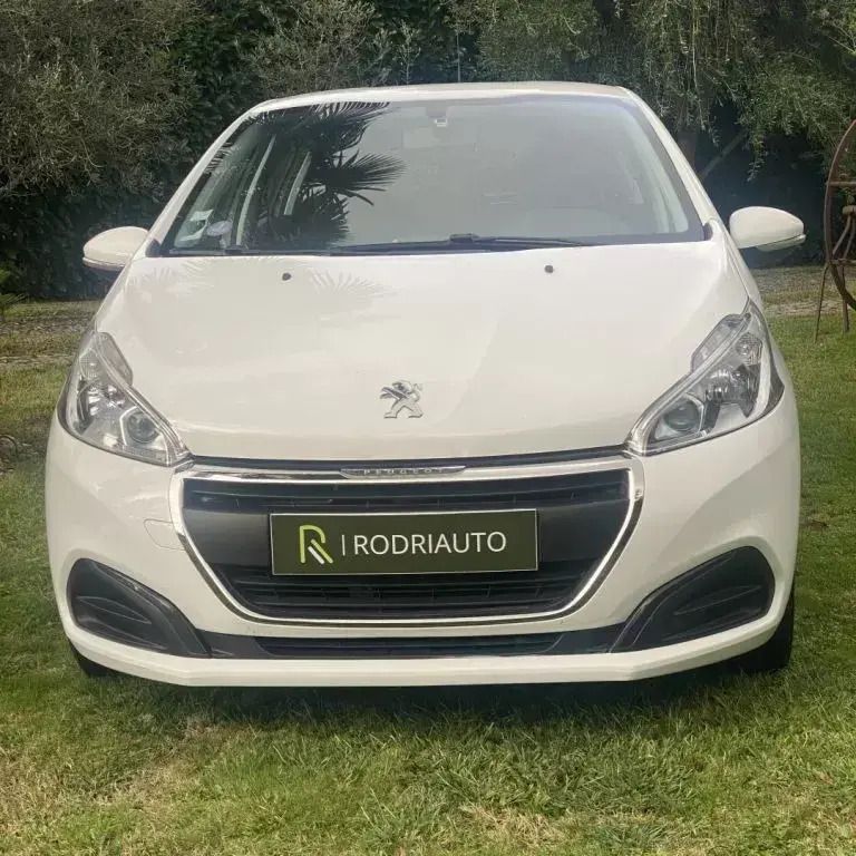 Branco Usado 2016 Peugeot 208 Style Citadino | € 10.990 (Preço elevado) - Imagem 1/4