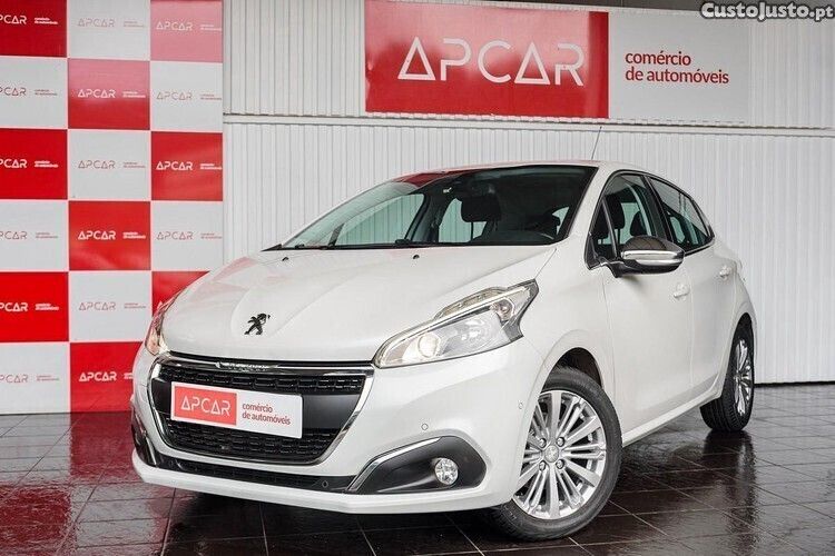 Branco Usado 2016 Peugeot 208 Allure Citadino | € 8.990 (Preço justo) - Imagem 1/1