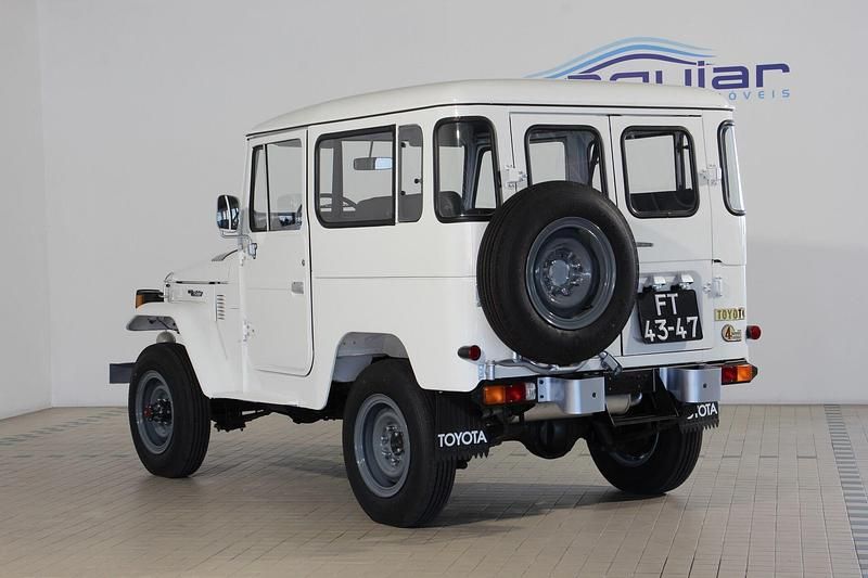 Usado Toyota Land Cruiser 76 HP (55 kW) 1986 Branco SUV