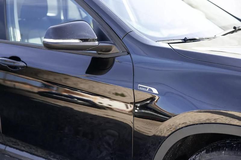 Usado BMW X1 Advantage 220 HP (161 kW) 2022 Preto SUV