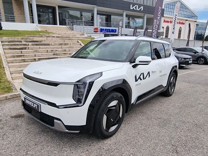 Bege Usado 2023 Kia EV9 First Edition SUV | € 70.990 - Imagem 1/4